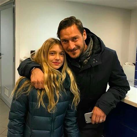 Monica Mosca si scusa con i Totti, ma tutti sono contro di lei 